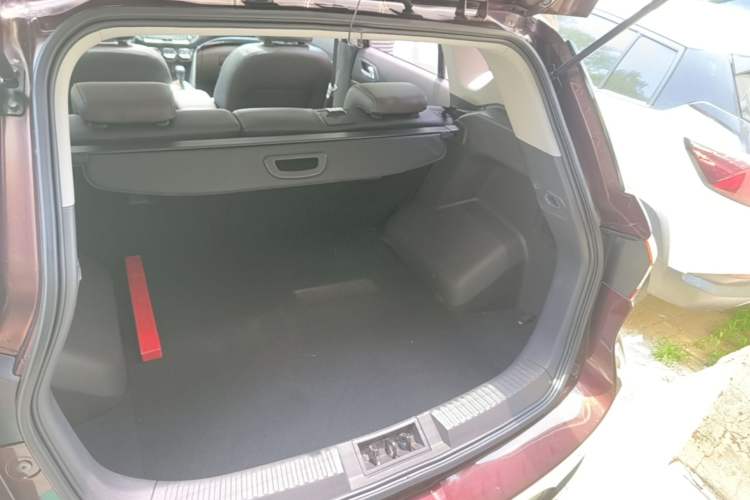 Used GAC Trumpchi GS4 2017 200T Manual Two-Wheel Drive Elite Edition Trunk