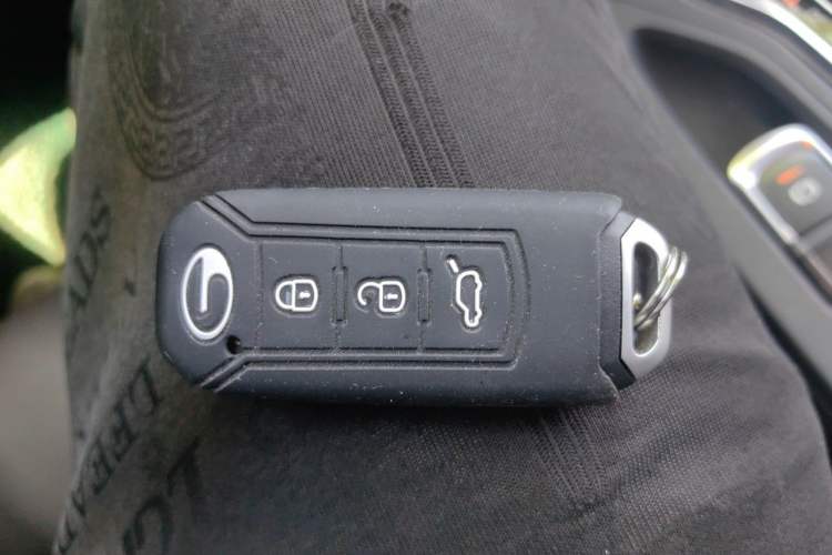 Used GAC Trumpchi GS4 2017 235T Automatic Two-Wheel Drive Luxury Smart Connectivity Version Vehicle Key