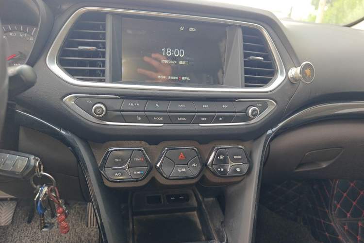 Used GAC Trumpchi GS4 2017 235T Manual Two-Wheel Drive Luxury Edition Audio And AC Panel
