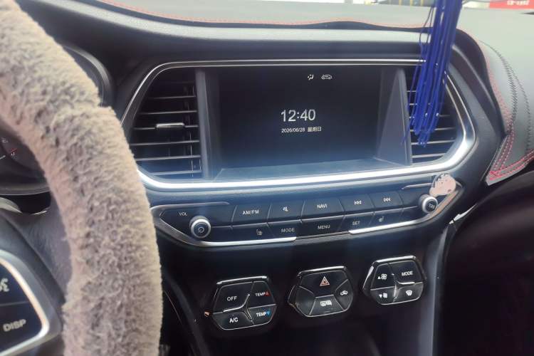 Used GAC Trumpchi GS4 2017 235T Manual Two-Wheel Drive Luxury Edition Audio And AC Panel