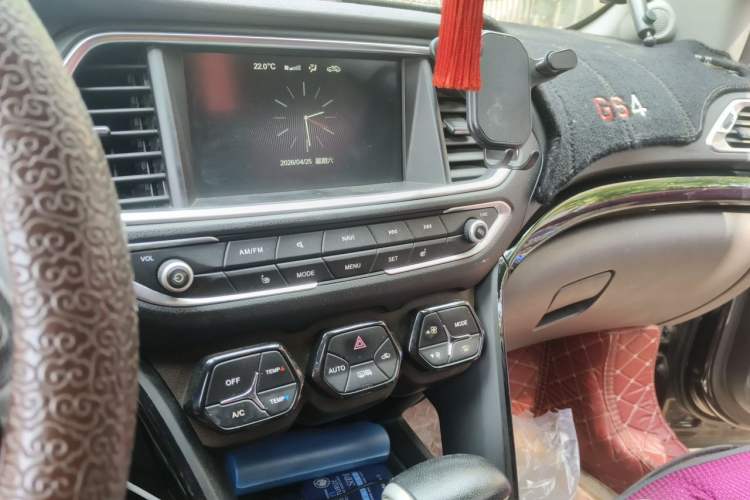 Used GAC Trumpchi GS4 2017 235T Automatic Two-Wheel Drive Luxury Smart Connectivity Version Audio And AC Panel