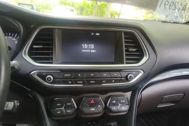 Used GAC Trumpchi GS4 2017 235T Manual Two-Wheel Drive Luxury Edition Audio And AC Panel