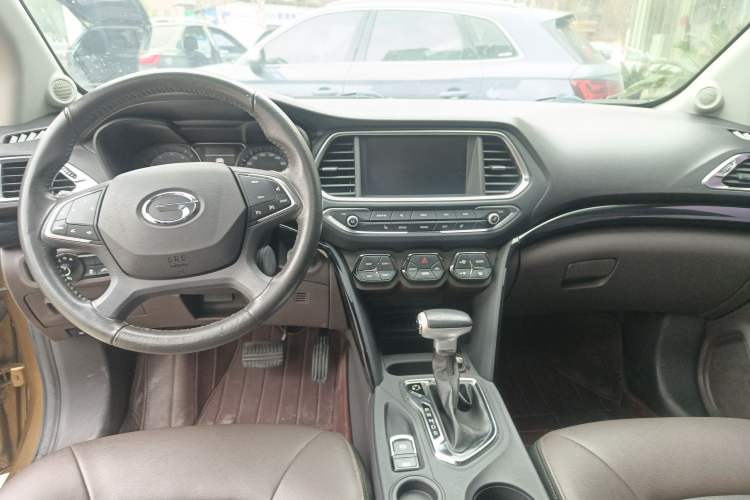 Used GAC Trumpchi GS4 2017 235T Automatic Two-Wheel Drive Luxury Smart Connectivity Version Audio And AC Panel
