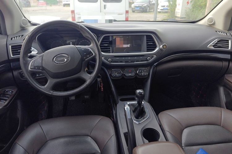 Used GAC Trumpchi GS4 2017 235T Manual Two-Wheel Drive Luxury Edition Center Console