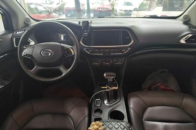 Used GAC Trumpchi GS4 2017 235T Automatic Two-Wheel Drive Luxury Smart Connectivity Version Center Console