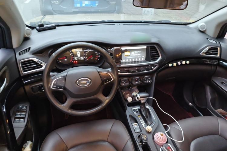 Used GAC Trumpchi GS4 2017 235T Automatic Two-Wheel Drive Luxury Smart Connectivity Version Center Console