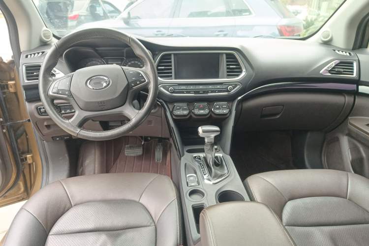 Used GAC Trumpchi GS4 2017 235T Automatic Two-Wheel Drive Luxury Smart Connectivity Version Center Console