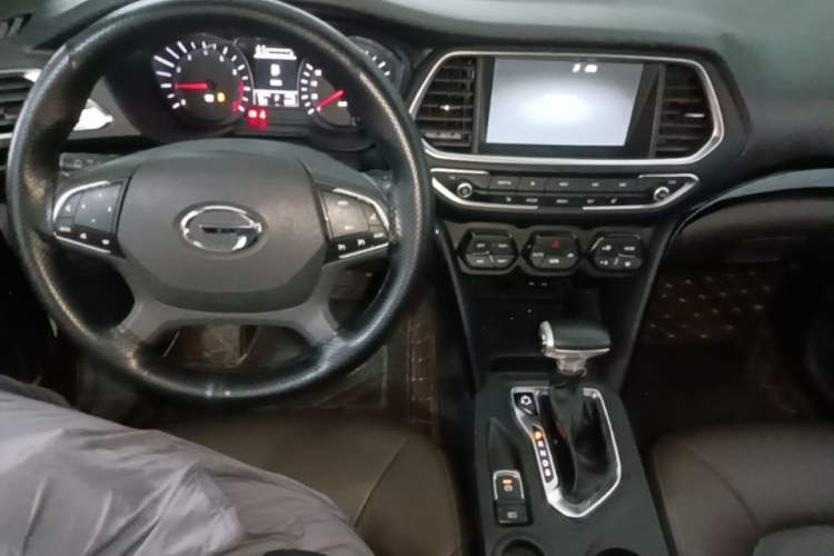 Used GAC Trumpchi GS4 2017 235T Automatic Two-Wheel Drive Luxury Smart Connectivity Version Center Console