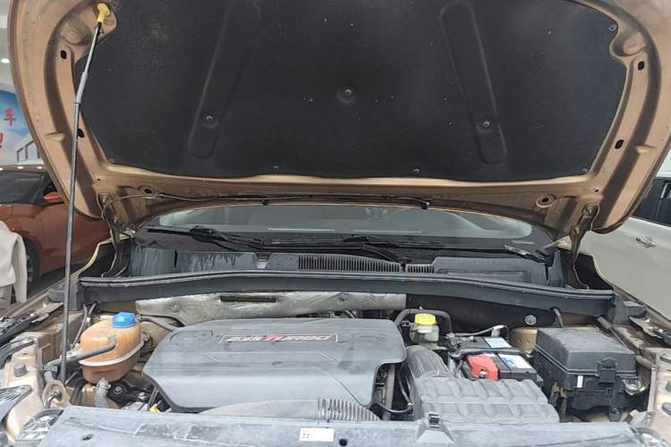 Used GAC Trumpchi GS4 2017 235T Automatic Two-Wheel Drive Luxury Smart Connectivity Version Engine Bay