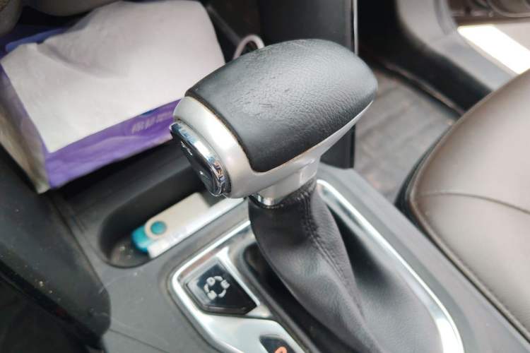 Used GAC Trumpchi GS4 2017 235T Automatic Two-Wheel Drive Elite Edition Gear Lever
