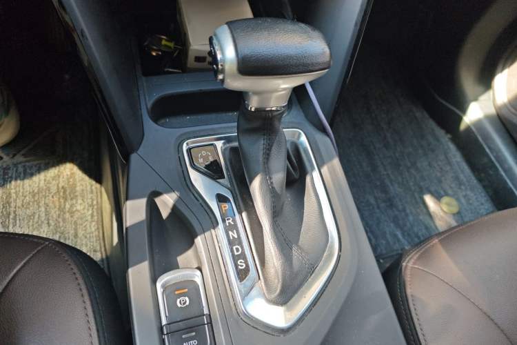 Used GAC Trumpchi GS4 2017 235T Automatic Two-Wheel Drive Luxury Smart Connectivity Version Gear Lever