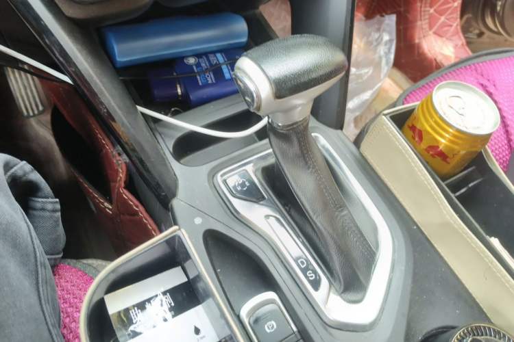 Used GAC Trumpchi GS4 2017 235T Automatic Two-Wheel Drive Luxury Smart Connectivity Version Gear Lever