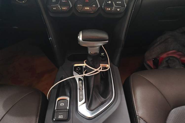 Used GAC Trumpchi GS4 2017 235T Automatic Two-Wheel Drive Luxury Smart Connectivity Version Gear Lever
