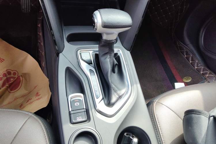 Used GAC Trumpchi GS4 2017 235T Automatic Two-Wheel Drive Luxury Smart Connectivity Version Gear Lever