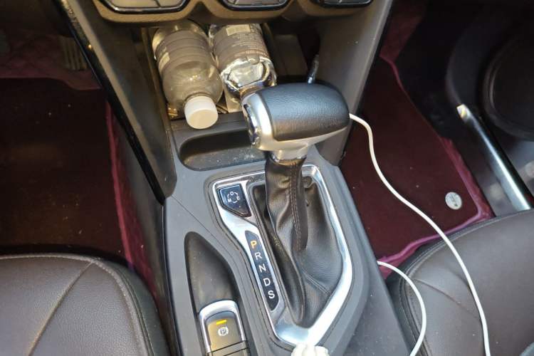 Used GAC Trumpchi GS4 2017 235T Automatic Two-Wheel Drive Luxury Smart Connectivity Version Gear Lever