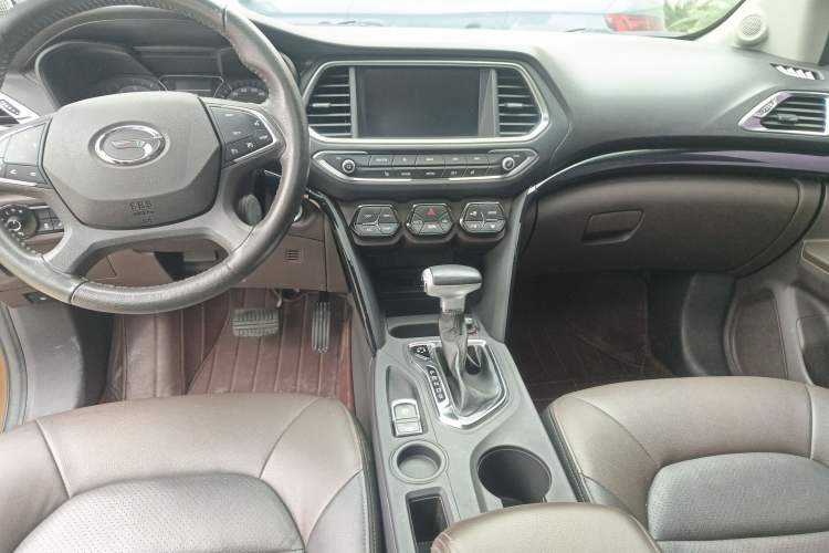 Used GAC Trumpchi GS4 2017 235T Automatic Two-Wheel Drive Luxury Smart Connectivity Version Gear Lever