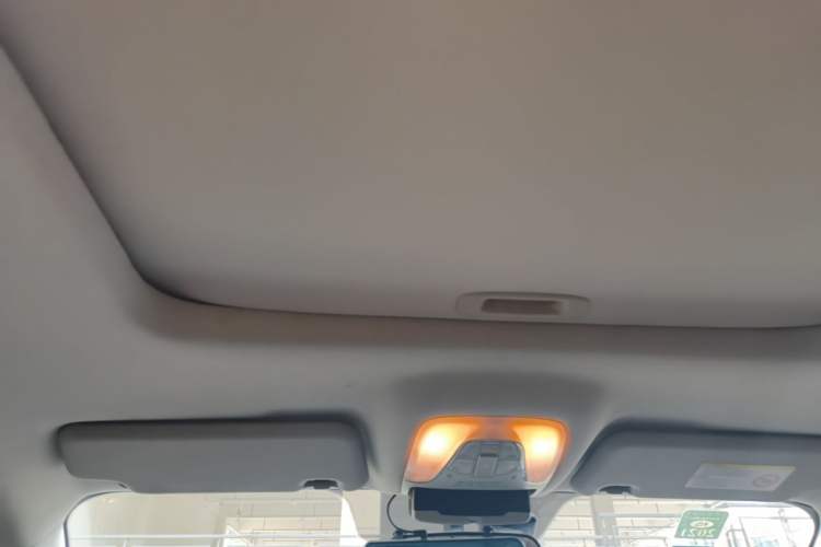 Used GAC Trumpchi GS4 2017 235T G-DCT Two-Wheel Drive Luxury Edition Headliner