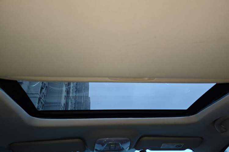 Used GAC Trumpchi GS4 2017 235T Manual Two-Wheel Drive Luxury Edition Headliner