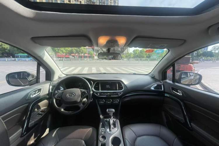 Used GAC Trumpchi GS4 2017 235T Automatic Two-Wheel Drive Luxury Smart Connectivity Version Interior 2