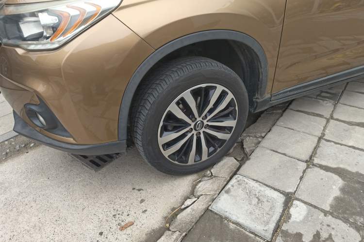 Used GAC Trumpchi GS4 2017 235T Automatic Two-Wheel Drive Luxury Smart Connectivity Version Left Front Wheel Hub