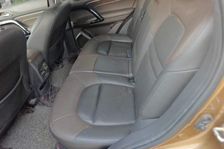 Used GAC Trumpchi GS4 2017 235T Manual Two-Wheel Drive Luxury Edition Left Rear Seat
