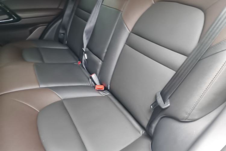 Used GAC Trumpchi GS4 2017 235T G-DCT Two-Wheel Drive Luxury Edition Left Rear Seat