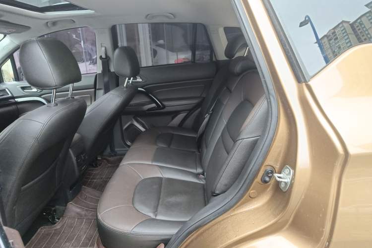 Used GAC Trumpchi GS4 2017 235T Automatic Two-Wheel Drive Luxury Smart Connectivity Version Left Rear Seat