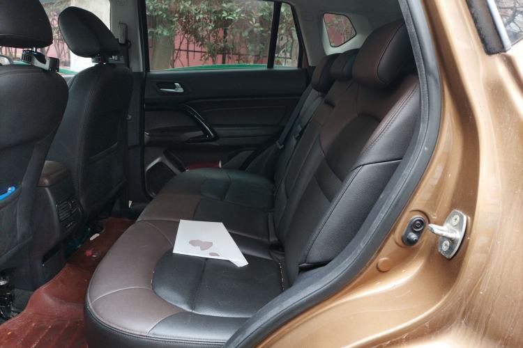 Used GAC Trumpchi GS4 2017 235T Manual Two-Wheel Drive Luxury Edition Left Rear Seat