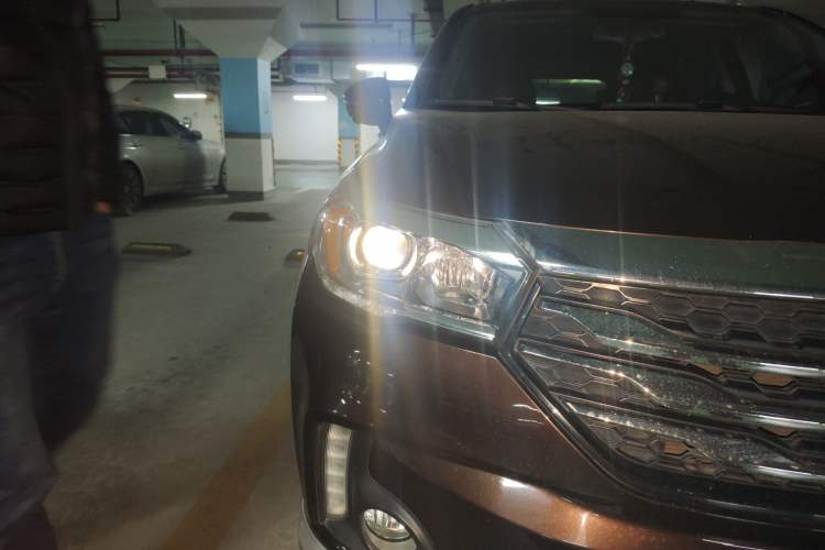 Used GAC Trumpchi GS4 2017 235T Automatic Two-Wheel Drive Luxury Smart Connectivity Version Right Front Headlight