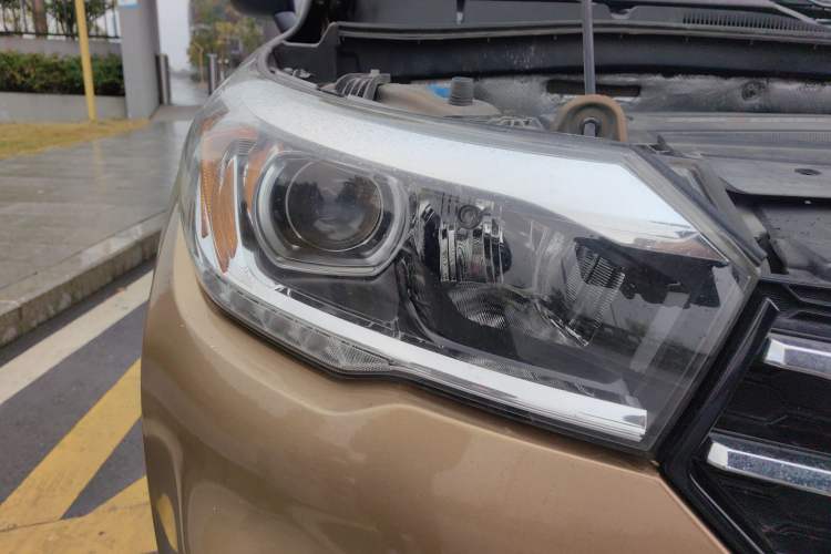 Used GAC Trumpchi GS4 2017 200T Manual Two-Wheel Drive Elite Edition Right Front Headlight