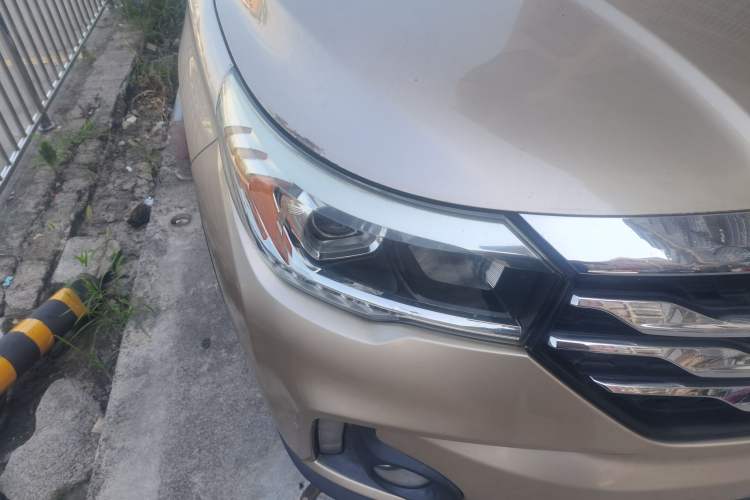 Used GAC Trumpchi GS4 2017 235T Automatic Two-Wheel Drive Luxury Smart Connectivity Version Right Front Headlight