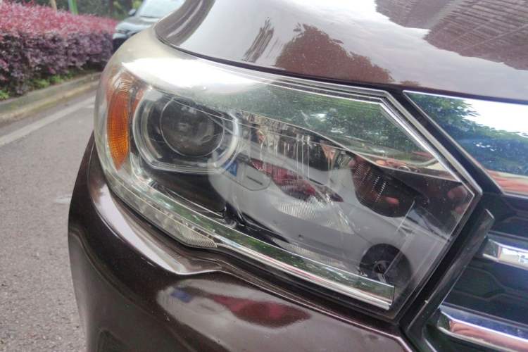 Used GAC Trumpchi GS4 2017 235T Automatic Two-Wheel Drive Luxury Smart Connectivity Version Right Front Headlight