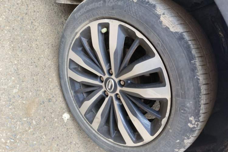 Used GAC Trumpchi GS4 2017 235T Automatic Two-Wheel Drive Luxury Smart Connectivity Version Right Front Wheel Hub