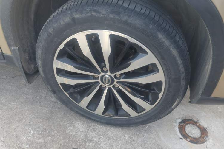 Used GAC Trumpchi GS4 2017 235T Automatic Two-Wheel Drive Luxury Smart Connectivity Version Right Front Wheel Hub