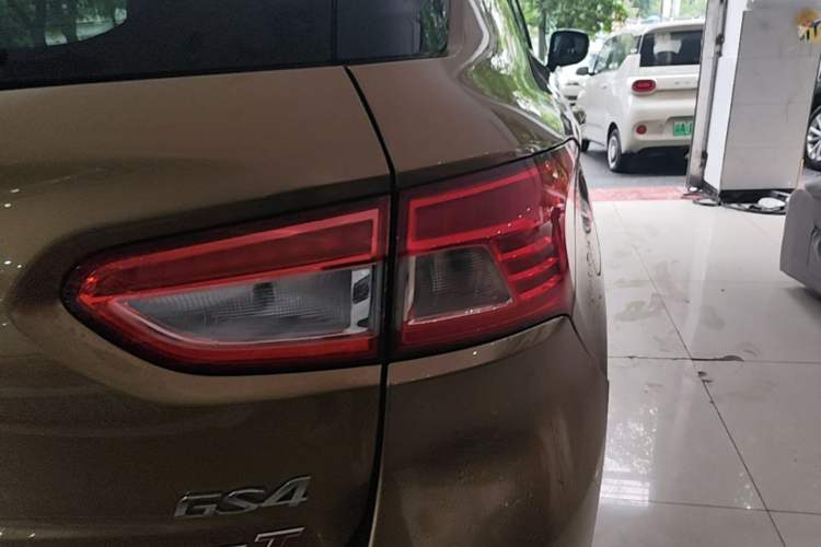 Used GAC Trumpchi GS4 2017 235T Automatic Two-Wheel Drive Luxury Smart Connectivity Version Right Rear Taillight