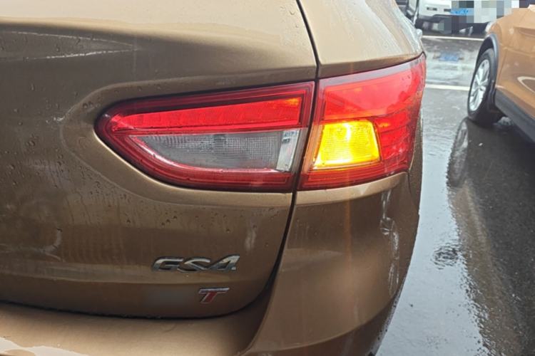 Used GAC Trumpchi GS4 2017 200T Manual Two-Wheel Drive Elite Edition Right Rear Taillight