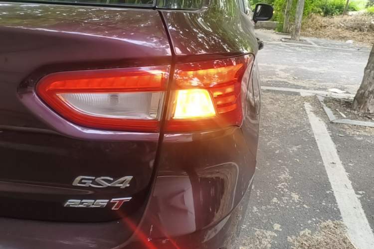 Used GAC Trumpchi GS4 2017 235T Manual Two-Wheel Drive Luxury Edition Right Rear Taillight