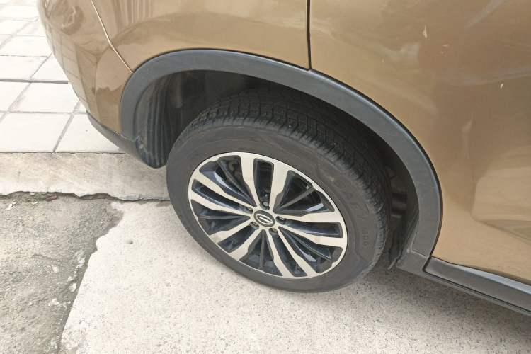Used GAC Trumpchi GS4 2017 235T Automatic Two-Wheel Drive Luxury Smart Connectivity Version Right Rear Wheel Hub