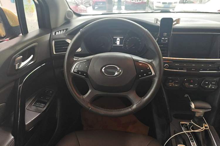 Used GAC Trumpchi GS4 2017 235T Automatic Two-Wheel Drive Luxury Smart Connectivity Version Steering Wheel