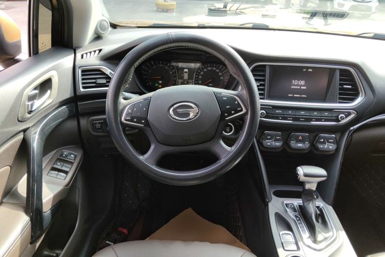 Used GAC Trumpchi GS4 2017 235T Automatic Two-Wheel Drive Luxury Smart Connectivity Version Steering Wheel
