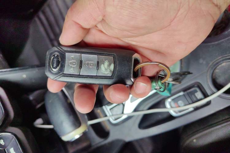 Used GAC Trumpchi GS4 2017 235T Automatic Two-Wheel Drive Luxury Smart Connectivity Version Vehicle Key