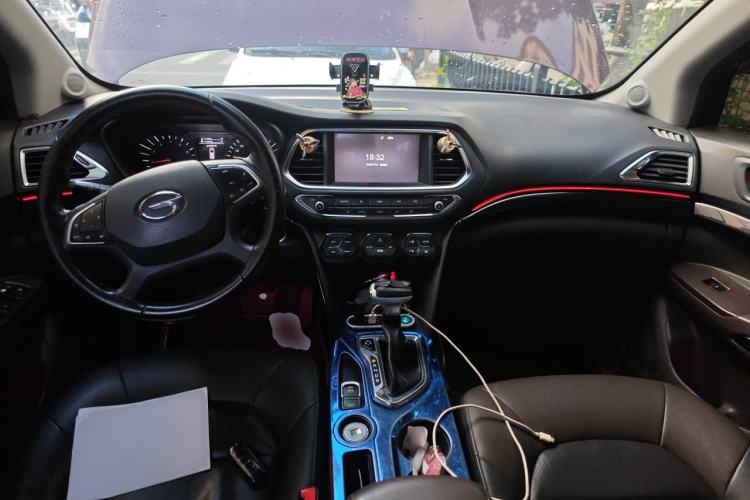 Used GAC Trumpchi GS4 2017 235T Automatic Two-Wheel Drive Luxury Smart Connectivity Version Center Console