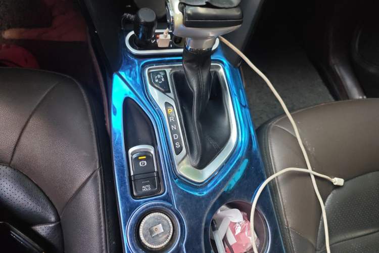 Used GAC Trumpchi GS4 2017 235T Automatic Two-Wheel Drive Luxury Smart Connectivity Version Gear Lever