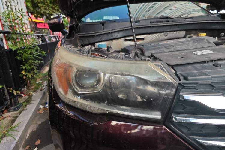 Used GAC Trumpchi GS4 2017 235T Automatic Two-Wheel Drive Luxury Smart Connectivity Version Right Front Headlight