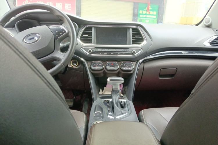 Used GAC Trumpchi GS4 2017 235T Automatic Two-Wheel Drive Luxury Smart Connectivity Version Center Console