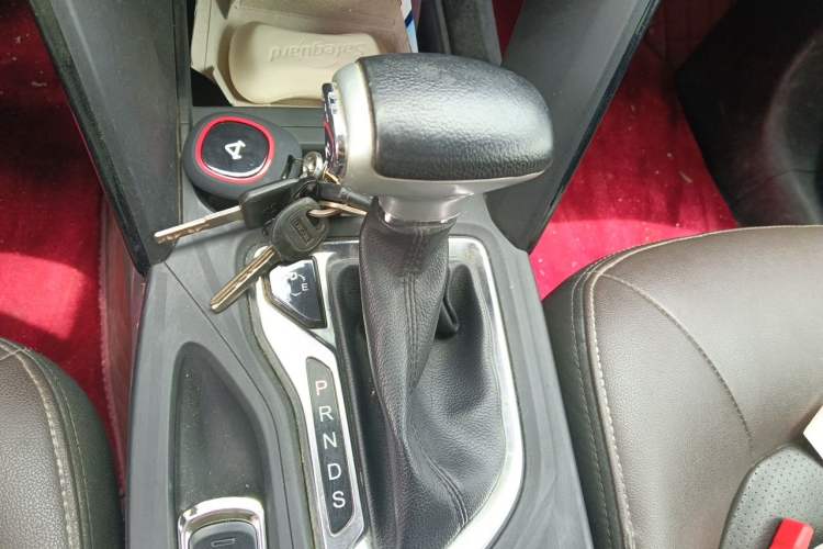 Used GAC Trumpchi GS4 2017 235T Automatic Two-Wheel Drive Luxury Smart Connectivity Version Gear Lever
