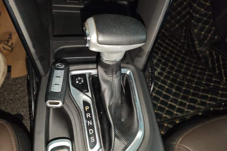 Used GAC Trumpchi GS4 2017 235T Automatic Two-Wheel Drive Luxury Smart Connectivity Version Gear Lever