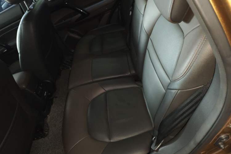 Used GAC Trumpchi GS4 2017 235T Automatic Two-Wheel Drive Luxury Smart Connectivity Version Left Rear Seat