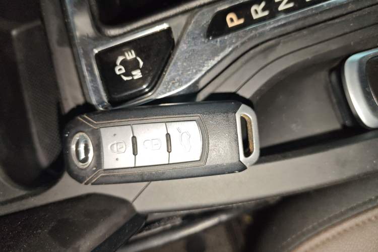 Used GAC Trumpchi GS4 2017 235T Automatic Two-Wheel Drive Luxury Smart Connectivity Version Vehicle Key