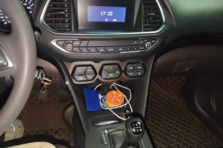Used GAC Trumpchi GS4 2017 200T Manual Two-Wheel Drive Elite Edition Audio And AC Panel